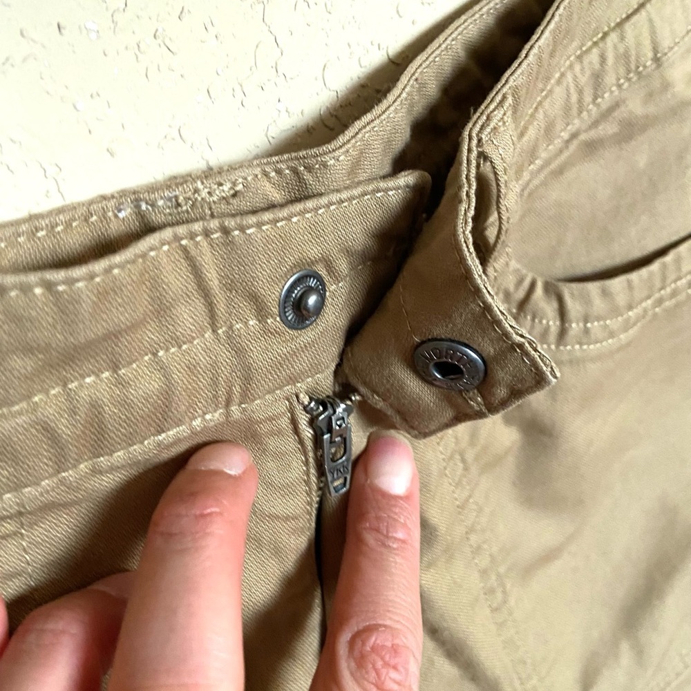 The North Face Tan Camel Cargo Hiking Casual Shorts  5” inseam size 4 - Picture 5 of 9